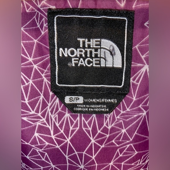 Women’s The North Face lightweight short dark Fuchsia Jacket size small - Picture 3 of 14